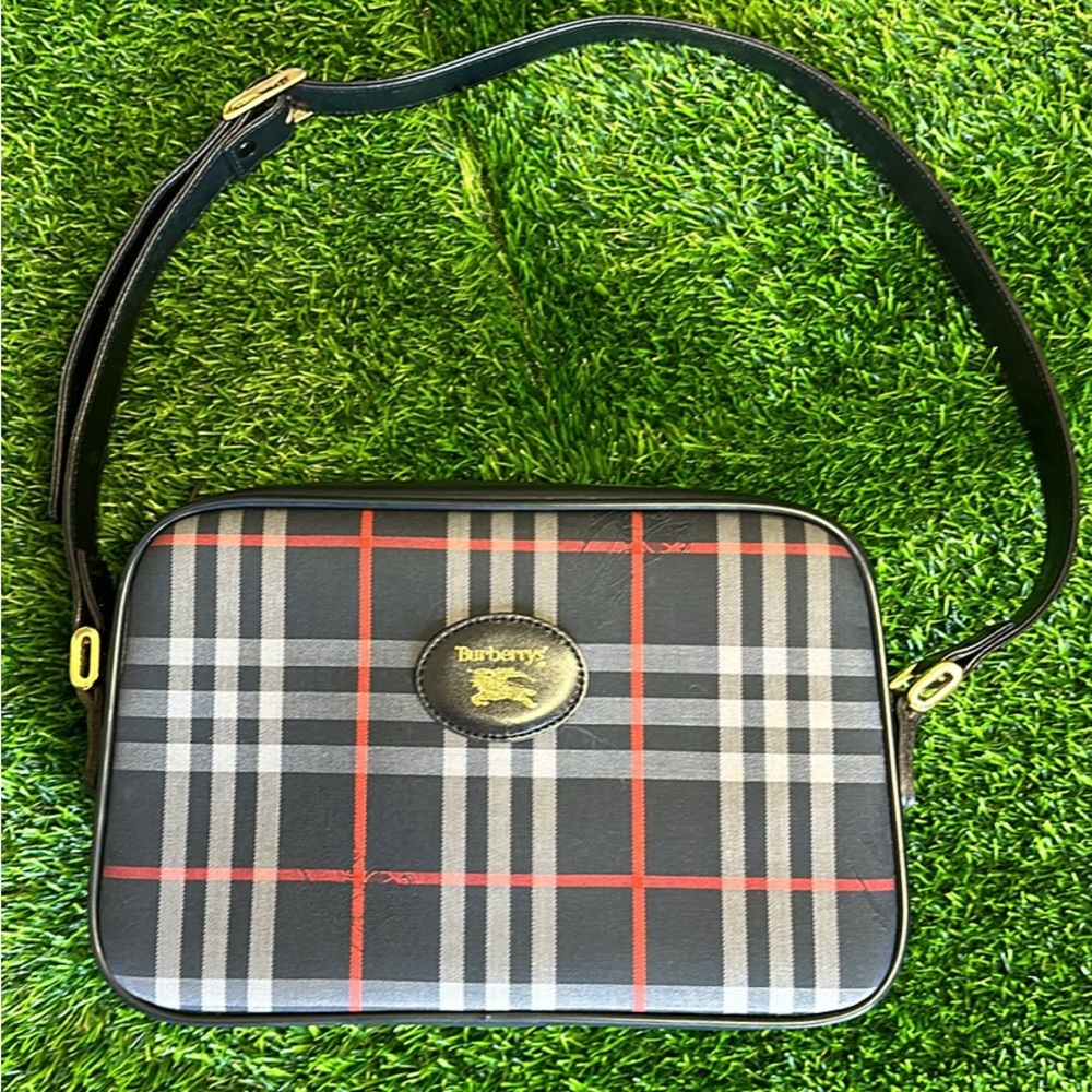 Vintage Burberry’s purse